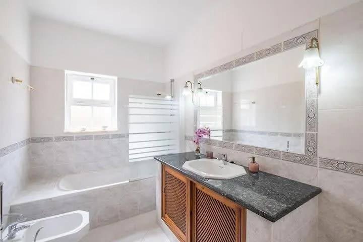 Casa Bella Vista - Fantastic Spacious Villa With Beautiful Views Views Of The Algarvian Mountains, Monchique Estômbar 0*,  Portekiz