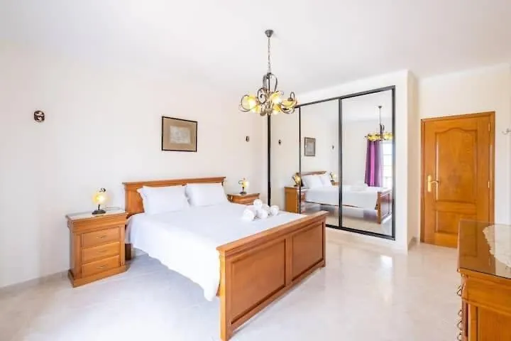 Holiday home Casa Bella Vista - Fantastic Spacious Villa With Beautiful Views Views Of The Algarvian Mountains, Monchique Estombar