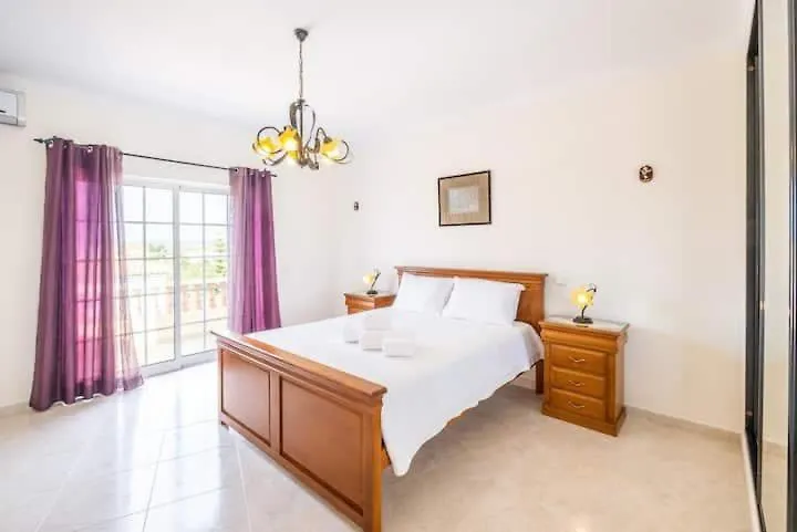 Casa Bella Vista - Fantastic Spacious Villa With Beautiful Views Views Of The Algarvian Mountains, Monchique Estombar