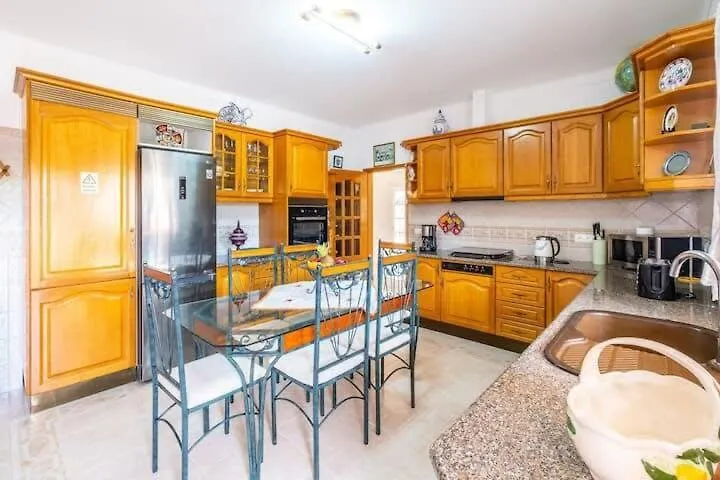Casa Bella Vista - Fantastic Spacious Villa With Beautiful Views Views Of The Algarvian Mountains, Monchique Estombar