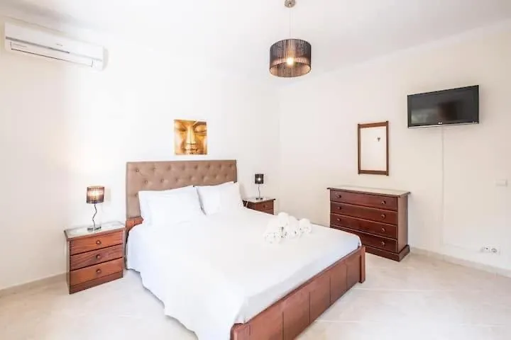 Holiday home Casa Bella Vista - Fantastic Spacious Villa With Beautiful Views Views Of The Algarvian Mountains, Monchique Estombar