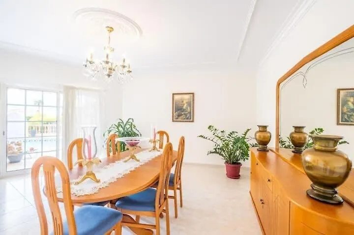 Casa Bella Vista - Fantastic Spacious Villa With Beautiful Views Views Of The Algarvian Mountains, Monchique Estombar