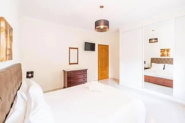 Casa Bella Vista - Fantastic Spacious Villa With Beautiful Views Views Of The Algarvian Mountains, Monchique Estombar Holiday home