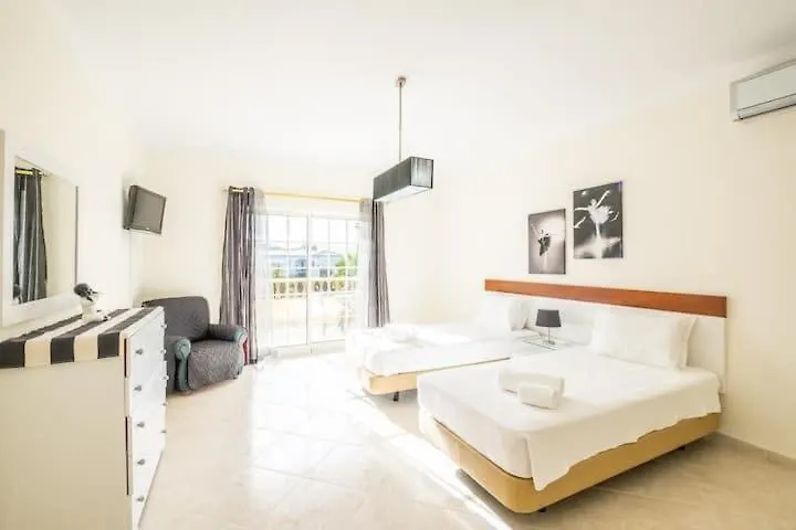 Casa Bella Vista - Fantastic Spacious Villa With Beautiful Views Views Of The Algarvian Mountains, Monchique Estombar Holiday home