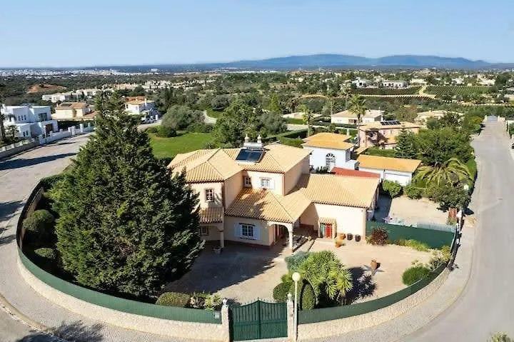 Casa Bella Vista - Fantastic Spacious Villa With Beautiful Views Views Of The Algarvian Mountains, Monchique Estombar
