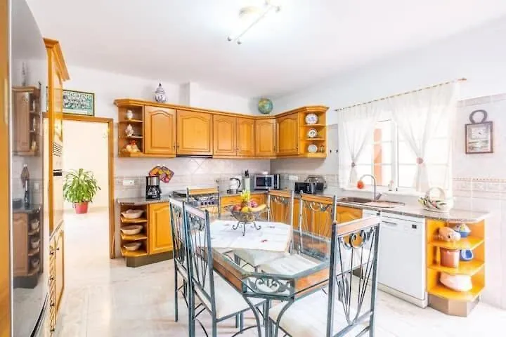 Casa Bella Vista - Fantastic Spacious Villa With Beautiful Views Views Of The Algarvian Mountains, Monchique Estombar 0*,  Portugal